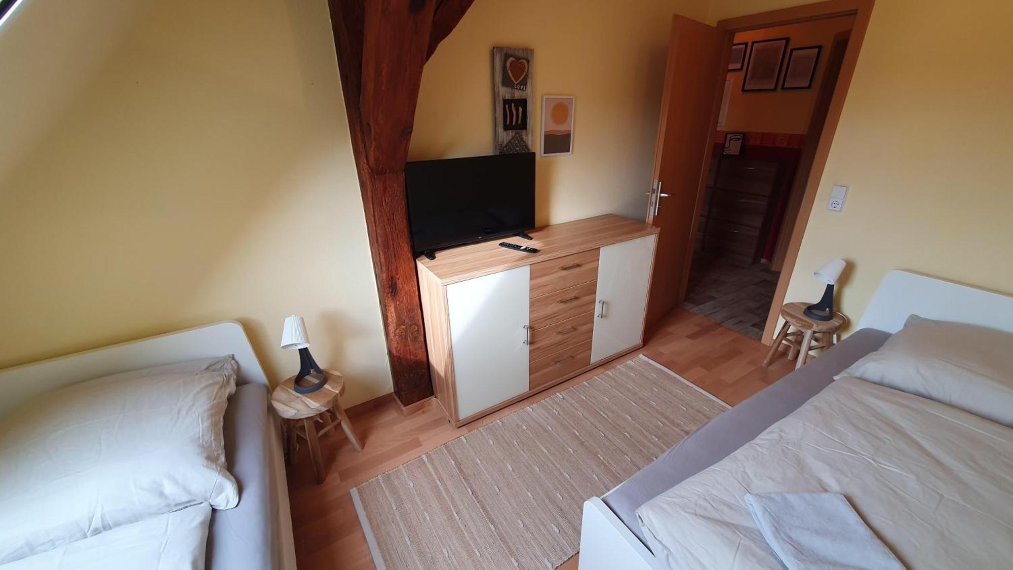 Ferienwohnung Im Gutshof Direkt Gegenueber Dem Schloss, Rhododendronpark Mit Terrasse Und Wlan Kromlau ภายนอก รูปภาพ
