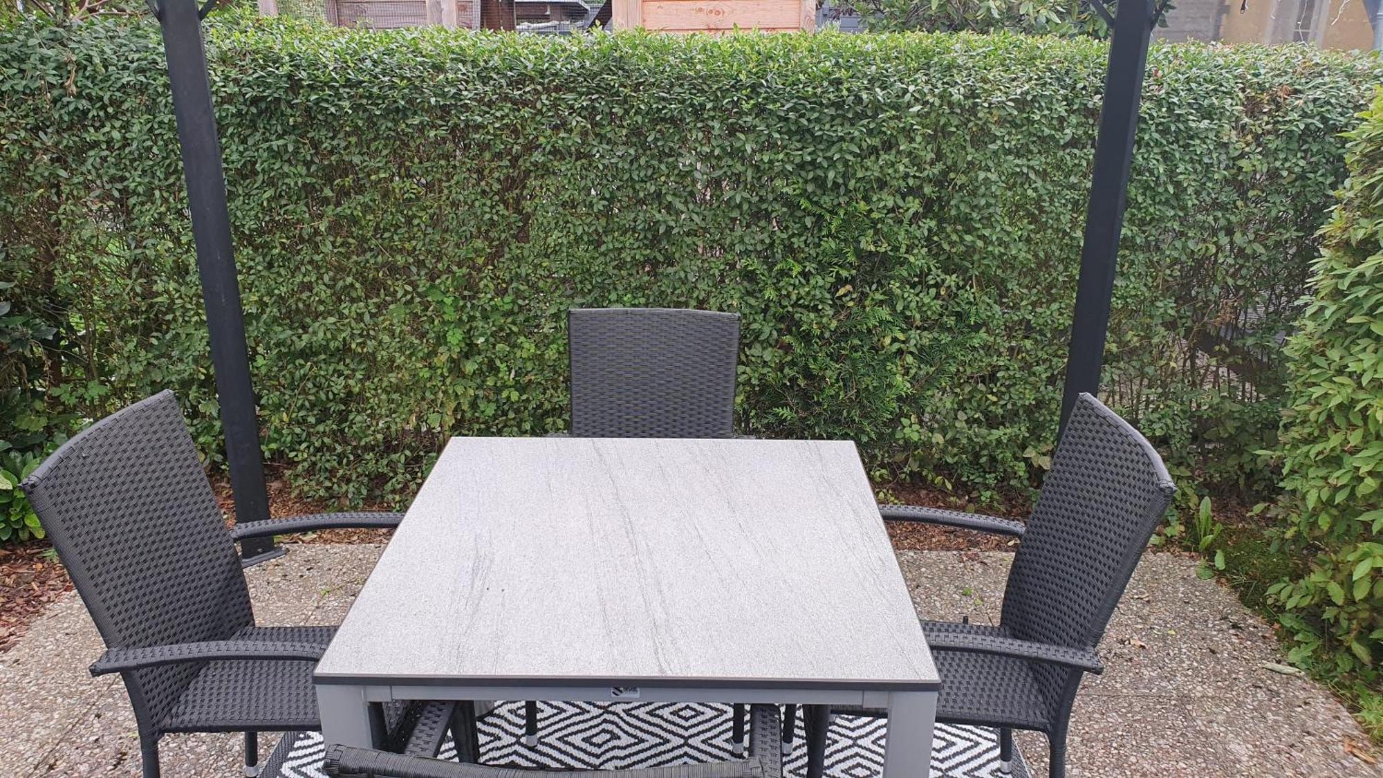 Ferienwohnung Im Gutshof Direkt Gegenueber Dem Schloss, Rhododendronpark Mit Terrasse Und Wlan Kromlau ภายนอก รูปภาพ